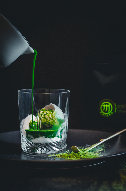 M matcha affogato vaníliafagyival matchás zacskóval