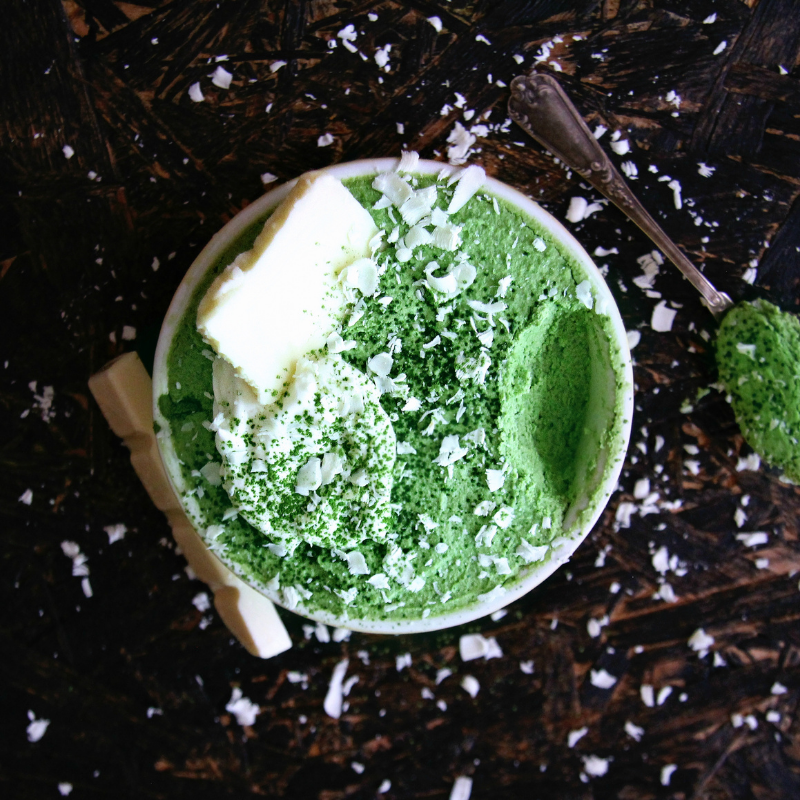 FEHÉRCSOKIS MATCHA MOUSSE