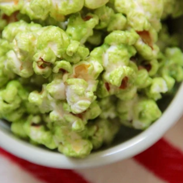 FEHÉRCSOKIS MATCHA POPCORN