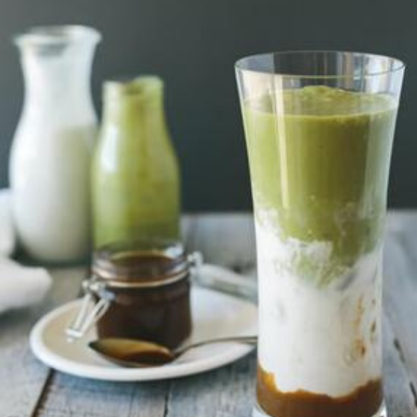 SÓSKARAMELLÁS MATCHA LATTE
